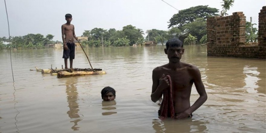 Hindistan'daki Aşırı Yağışlar Can Almaya Devam Ediyor
