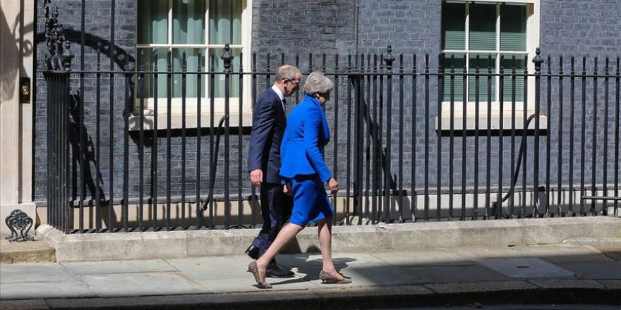 İngiltere Başbakanı May Kraliçe'ye İstifasını Sundu