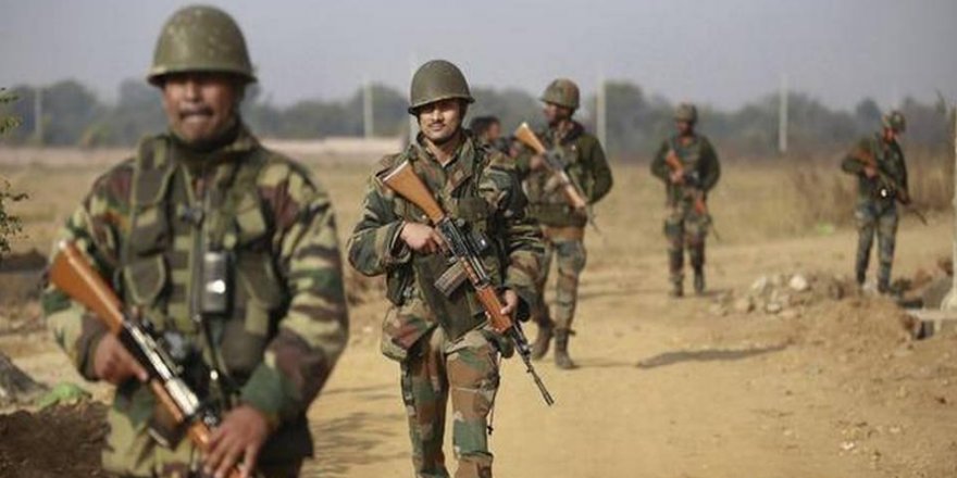 Hindistan Keşmir’e 10 Bin Asker Gönderdi