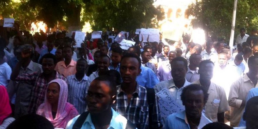 Sudan'da Eğitime Süresiz Ara Verildi