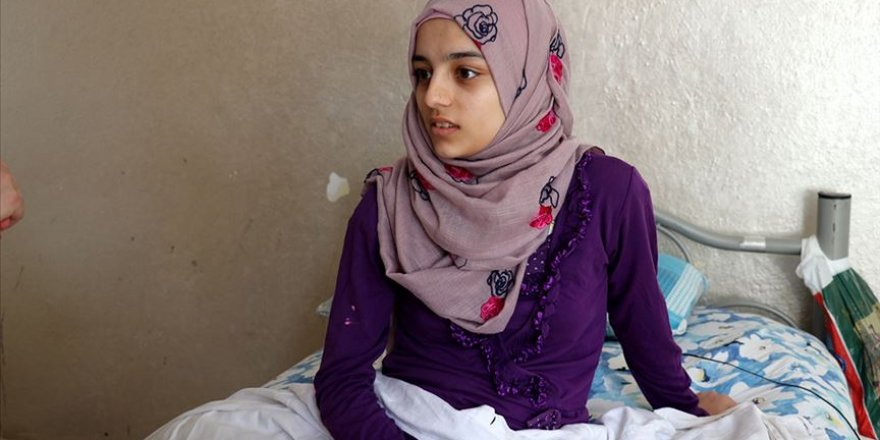 Suriyeli Çocuk Vücudunda Şarapnel Parçalarıyla Yatağa Mahkum Yaşıyor