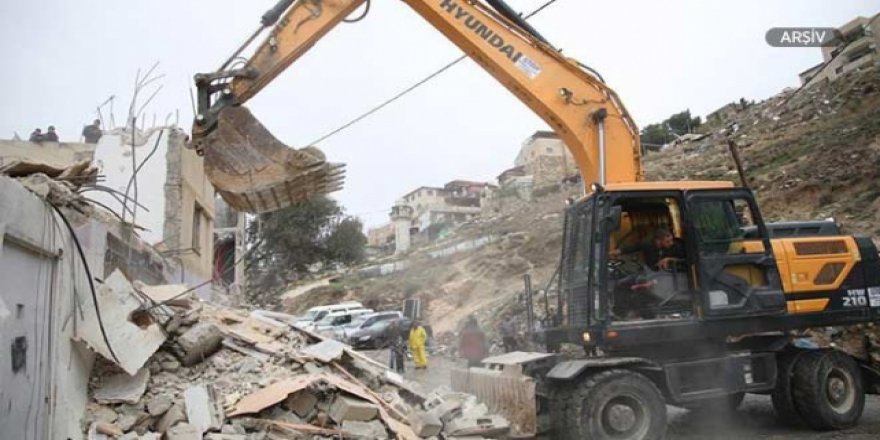 İşgalci İsrail Batı Şeria'da Filistinlilere Ait Evi Yıktı