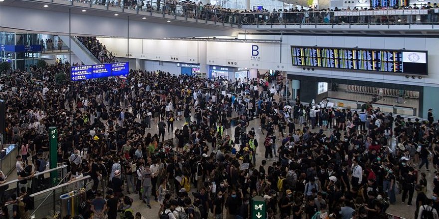 Hong Kong Uluslararası Havalimanı'nda Uçuşlar İptal Edildi