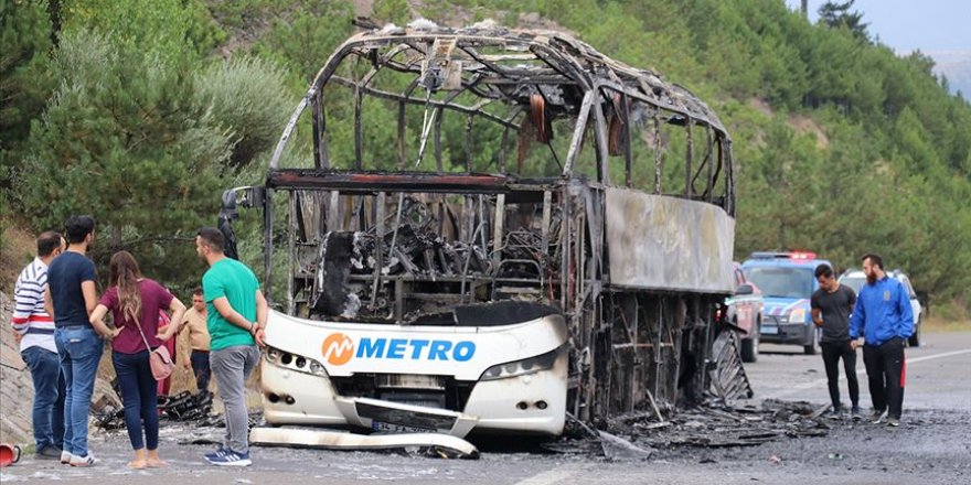 Yine Yolcu Otobüsü Yandı