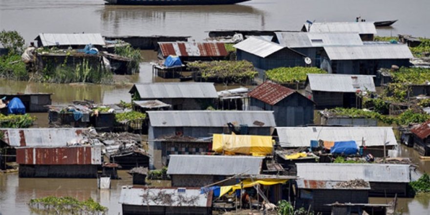 Hindistan'da Aşırı Yağışlar Nedeniyle 282 Kişi Hayatını Kaybetti