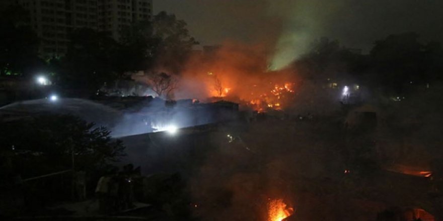 Bangladeş'teki Yangın 50 Bin Kişiyi Evsiz Bıraktı