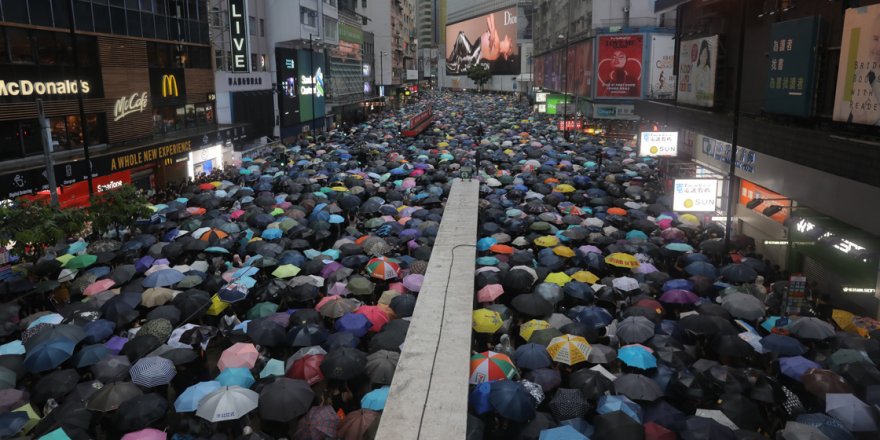 Hong Kong'daki Gösteriler Devam Ediyor