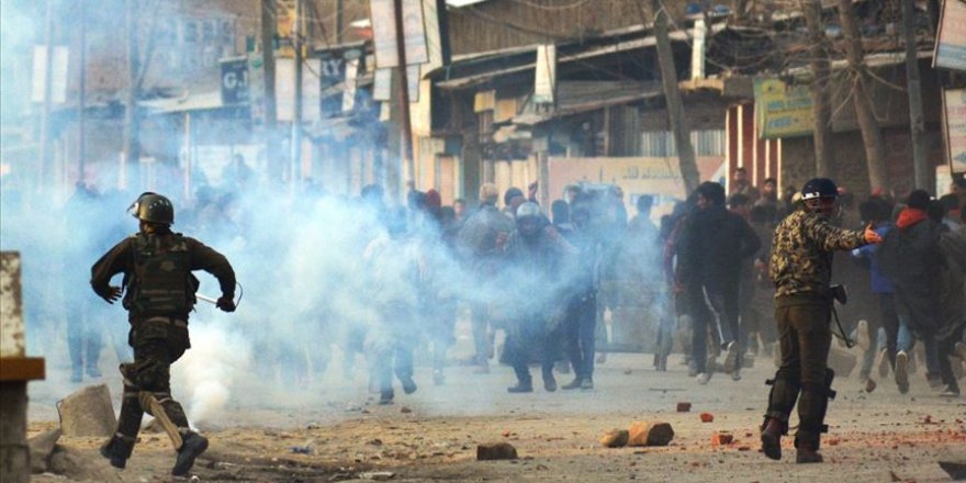 Cammu Keşmir'de Güvenlik Güçleri ve Direnişçiler Arasında Çatışma