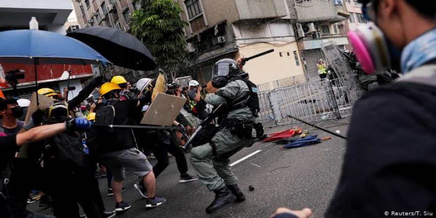 Hong Kong'daki Protestolarda 36 Kişi Gözaltına Alındı