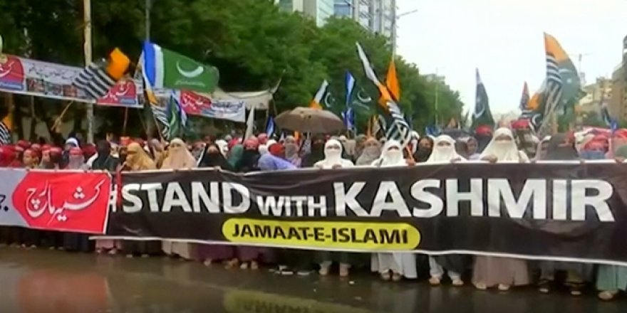 Pakistanlılar Cammu-Keşmir'deki Sert Uygulamaları Protesto Etti
