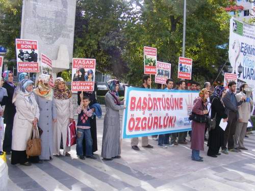 Kütahya’da Başörtüsü Eylemlerine Polis Baskısı