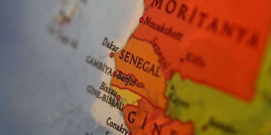 Senegal Hükümetinden Başörtüsünü Yasaklayan Fransız Okuluna Kapatma Uyarısı