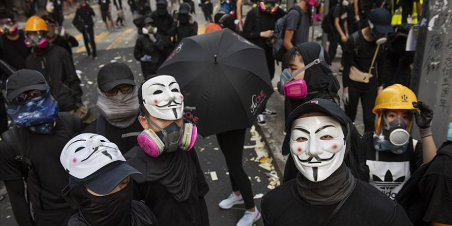 Hong Kong'da Göstericilere Maske Yasağı