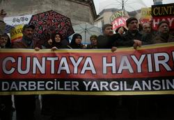 Darbe Protestosu Yağmur Soğuk Dinlemedi!