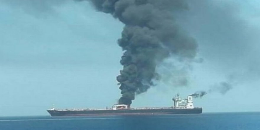 Suudi Arabistan Açıklarında İran'a Ait Petrol Tankerinde Patlama