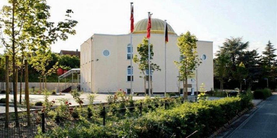 PKK Yandaşları Almanya'da Cami ve Lokale Saldırdı
