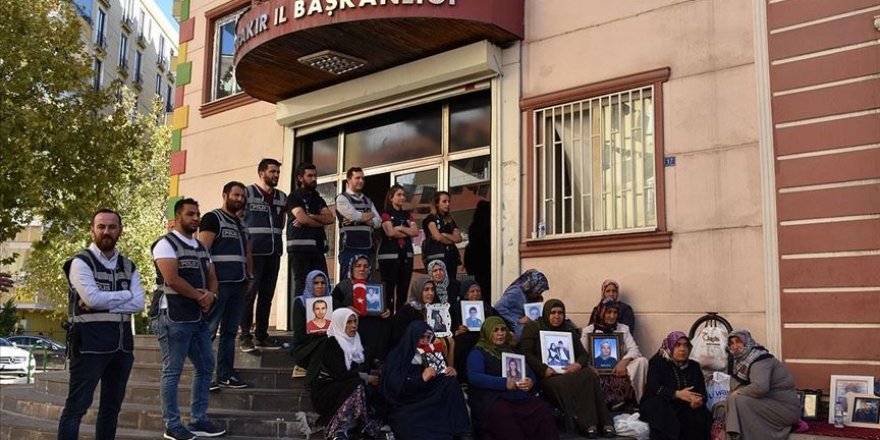 Diyarbakır Annelerinin Oturma Eylemi Sürüyor