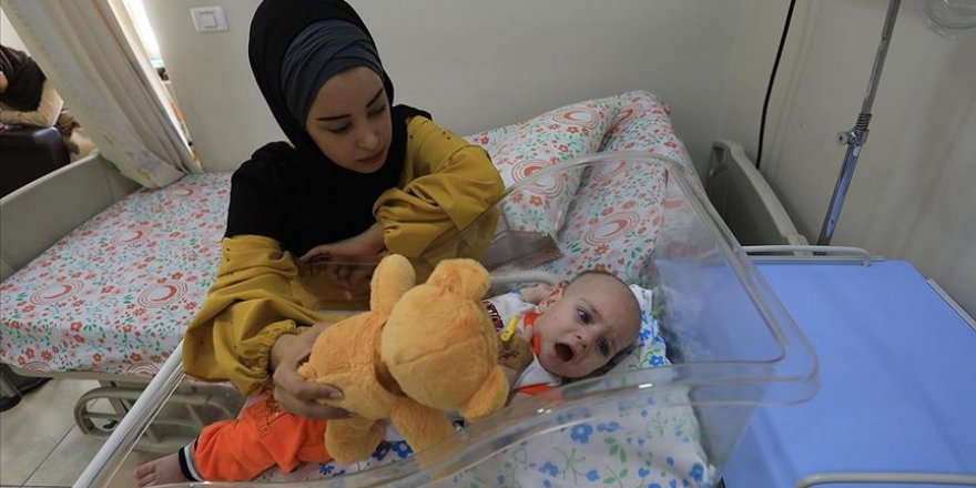 İşgalci İsrail Hasta Bebeğin Annesine Gazze'den Çıkış İzni Vermedi