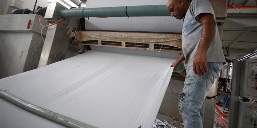 Filistin'de Palmiye Atığından Kağıt Mendil Üretiliyor