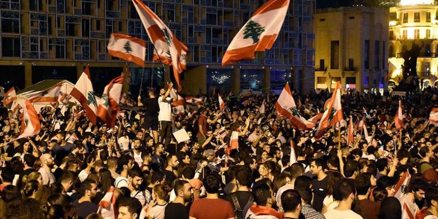Lübnan’da Göstericiler Protestolara Devam Çağrısı Yapıyor