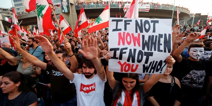 Lübnan'da Hükümetin Son Kararlarına Rağmen Gösteriler Sürüyor
