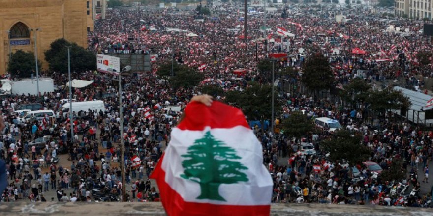 Hizbulesed Lübnan’da Gösteri Yapan Sivillere Saldırdı!