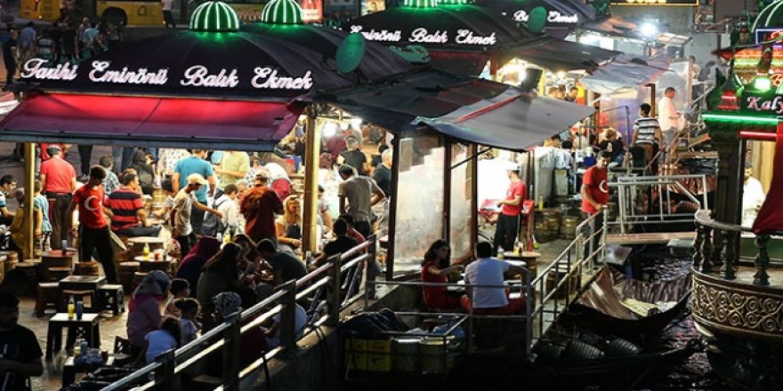 Eminönü'ndeki Balık Ekmek Tekneleri Kaldırılıyor