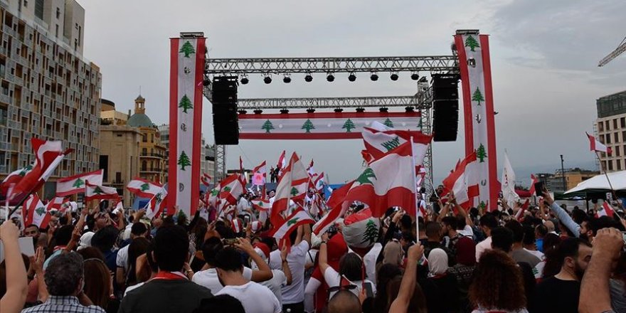 Lübnan'da Başbakanın İstifasına Rağmen Gösteriler Devam Ediyor