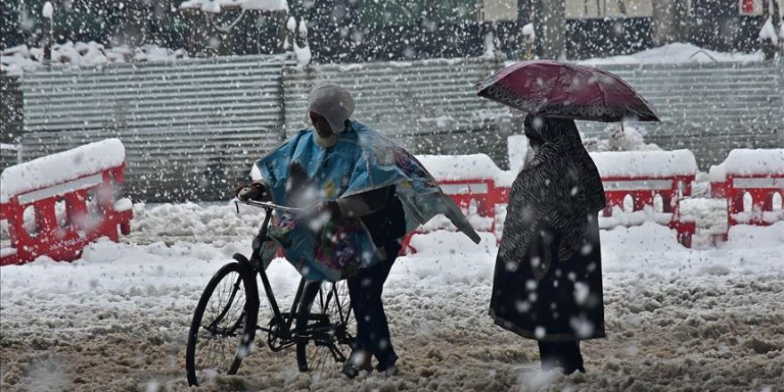Cammu Keşmir'de Yoğun Kar Nedeniyle 6 Kişi Öldü