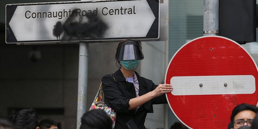 Hong Kong'da Üniversitelerde ve Kent Merkezinde Protestolar Sürüyor