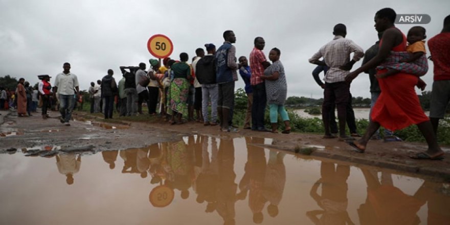 Nijerya'da Sel Binlerce Kişiyi Yerinden Etti