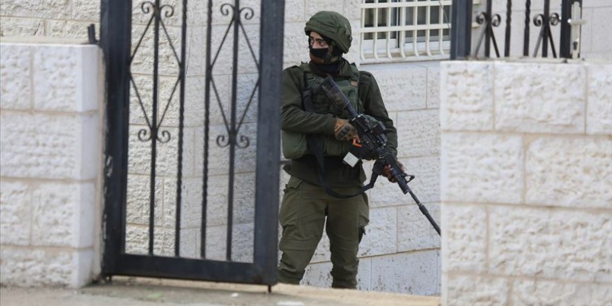İşgal Güçleri 2'si Çocuk 25 Filistinliyi Gözaltına Aldı