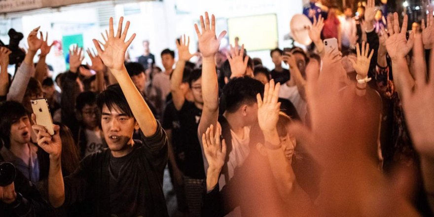 Hong Kong'da Yerel Seçimleri Çin Karşıtları Kazandı