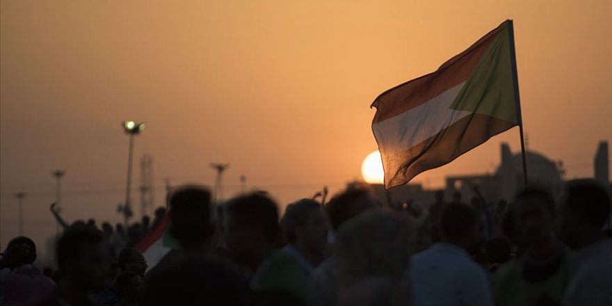 Sudan'da Protestocular, Hükümet Binalarını Yaktı