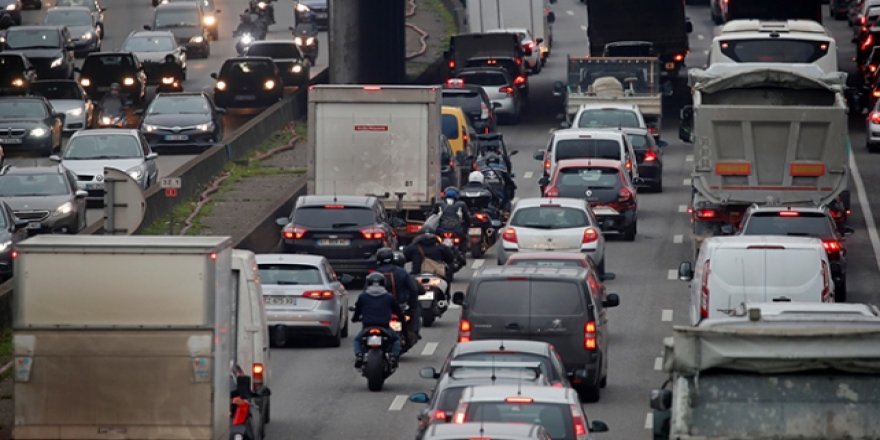 Fransa'daki Grevin 7. Gününde Paris'te 460 Km'lik Araç Kuyruğu Oluştu