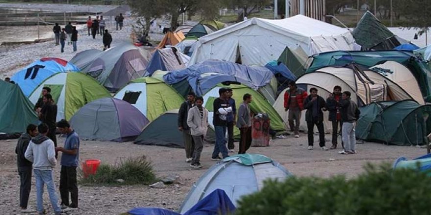 Yunanistan'da 648 Kişi Kapasiteli Kampta 7 Bin 600 Kişi Kalıyor