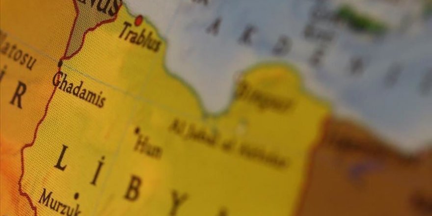 Libya'da Hafter'e Bağlı Güçler Zaviye Petrol Kompleksini Bombaladı