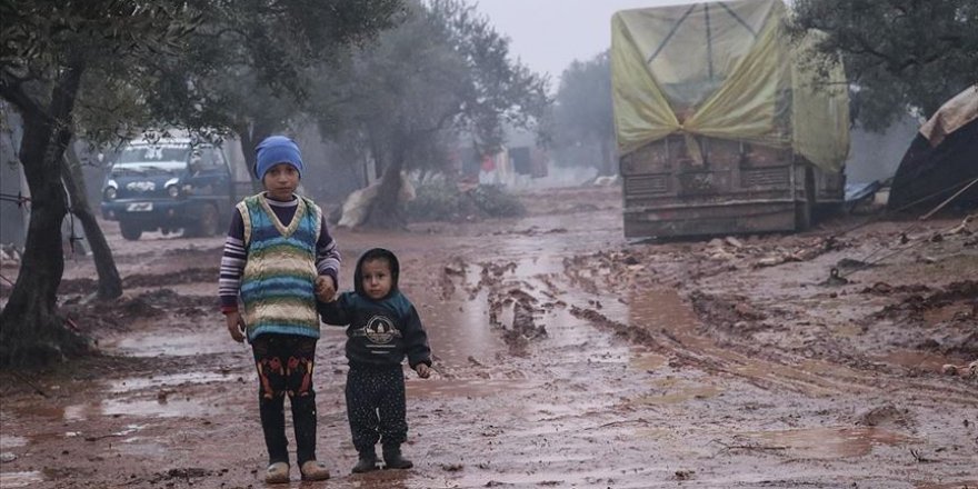 İdlib'den Göç Eden Suriyeliler Zorlu Kış Şartlarında Yaşam Mücadelesi Veriyor 