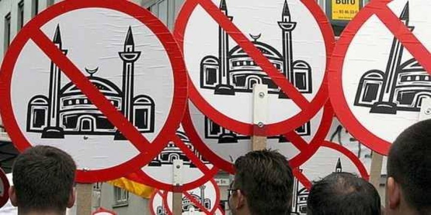 Avusturya Hükümetinin Programında Okullarda Başörtüsü Yasağı ve Göçmenlere Karşı “Tedbiren Alıkoyma” Var