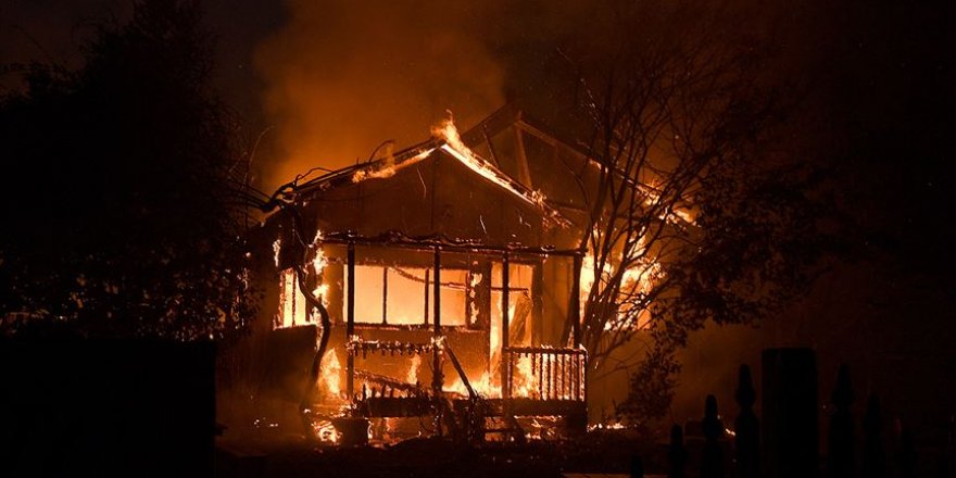 Avustralya'daki Yangınlarda Binlerce Kişi Evlerini Terk Etti 