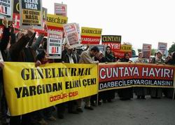 Özgür-Der: "Çiçek Serbest, Hukuk Tutuklu!"