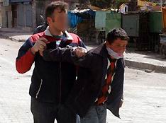 Polis şiddetine uğrayan çocuk cezaevinde!