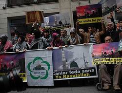 "Fitne" Beyoğlu'nda protesto edildi