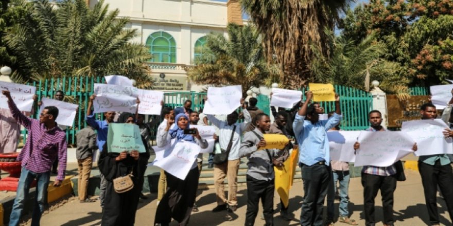 Sudanlılar, Ülkelerinin İsrail'le Normalleşmesi Girişimini Protesto Etti