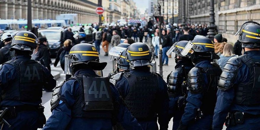Fransa Sosyal Kaostan Kurtulamıyor