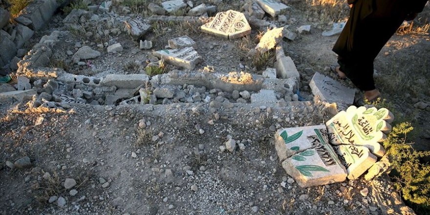 Katil Esed ve İran’a Bağlı Çeteler Mezarlıkları da Tahrip Ediyor