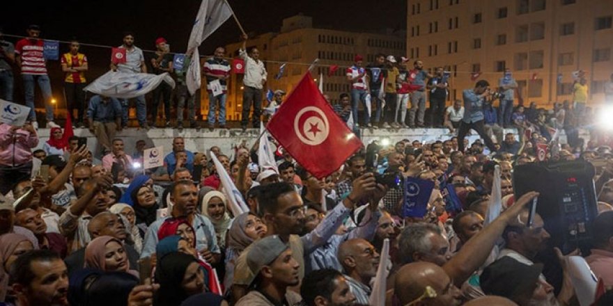 Tunus'taki Nahda Hareketi Partisi Hükümet Krizinden Zaferle Çıktı