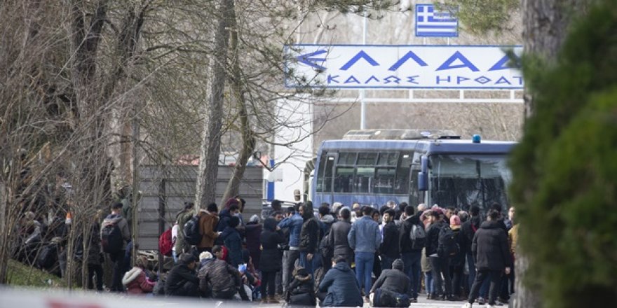 Yunanistan Göçmenleri Sınırda Bekletiyor