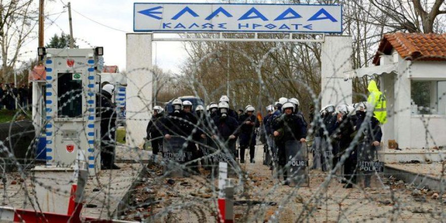 Yunan Polisi Bir Göçmeni Öldürdü
