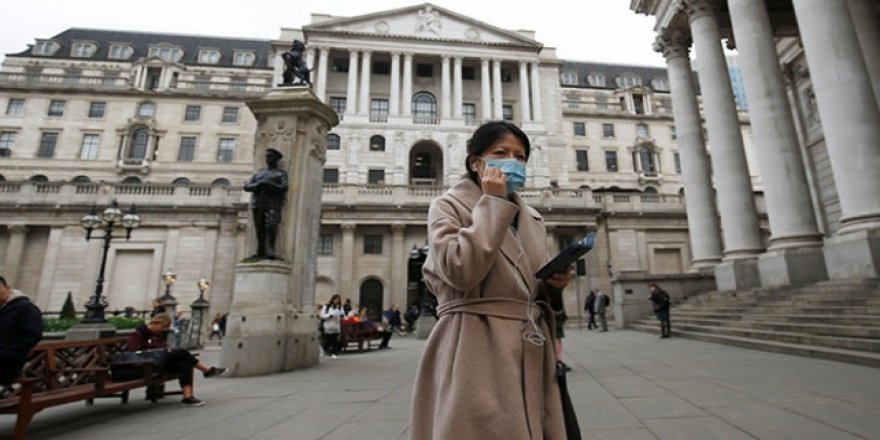 İngiltere'de Hükümete Koronavirüs Eleştirisi